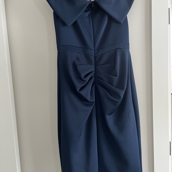 Off the shoulder midi dress. Size 12. - Picture 4 of 7